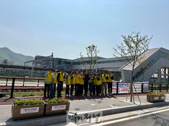 연천읍 주민자치위원회, 연천역 연인공원 화단 봄맞이 초화류 식재.jpg