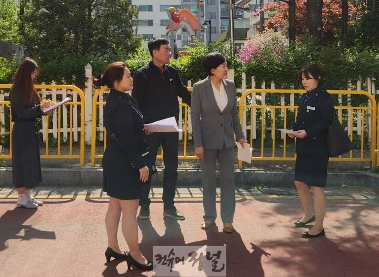 250428 이채명 의원, 내 아이처럼~ 호계초 통학로 직접 걸었다(2).jpg
