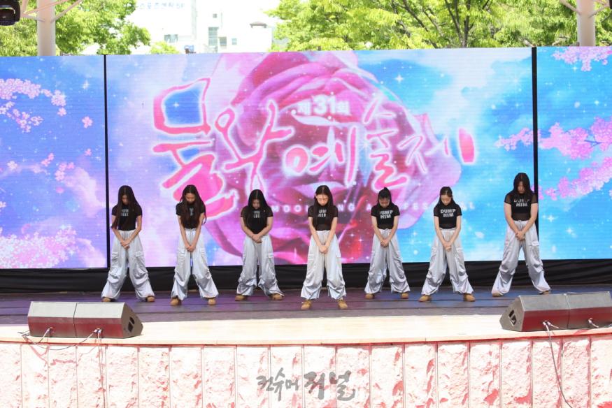 보도자료2-2 지난해 열린 제31회 물왕예술제에서 공연을 선보인 청소년들.JPG