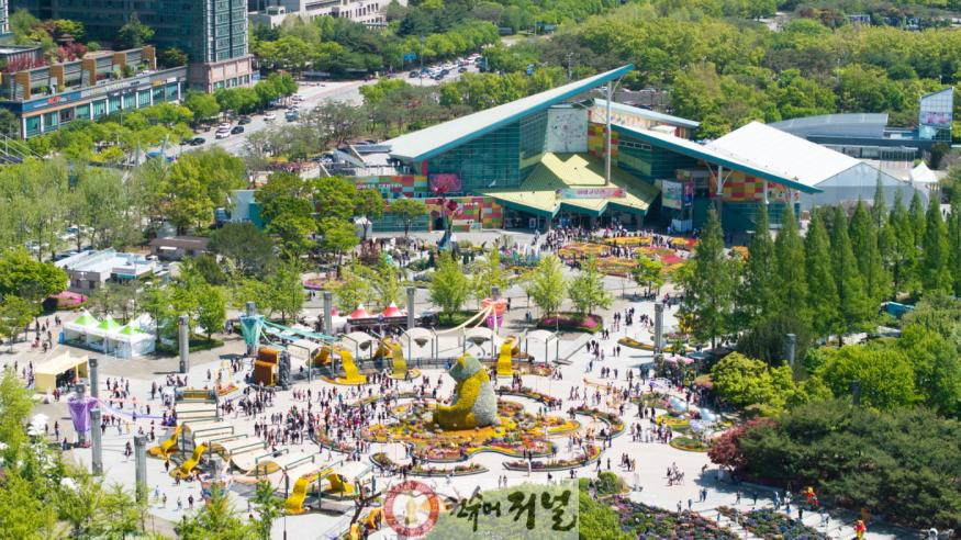 [포토] 8. 황금연휴, 나들이 인파 몰린 2025고양국제꽃박람회.jpg