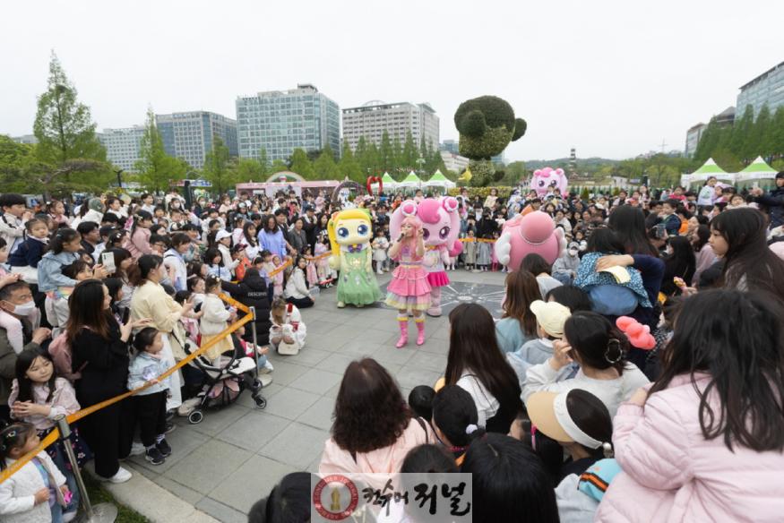 (포토) 1-2. 2025고양국제꽃박람회에 나타난 어린이날 선물, 캐치! 티니핑.jpg