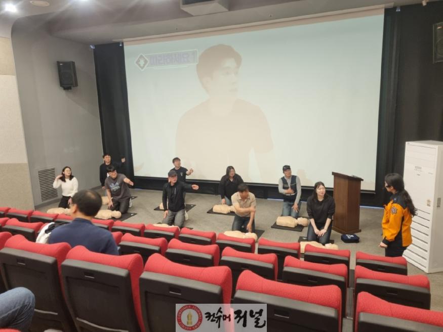 연천군 교통약자이동지원센터 차량 내 ‘자동심장충격기(AED)’ 설치.jpg