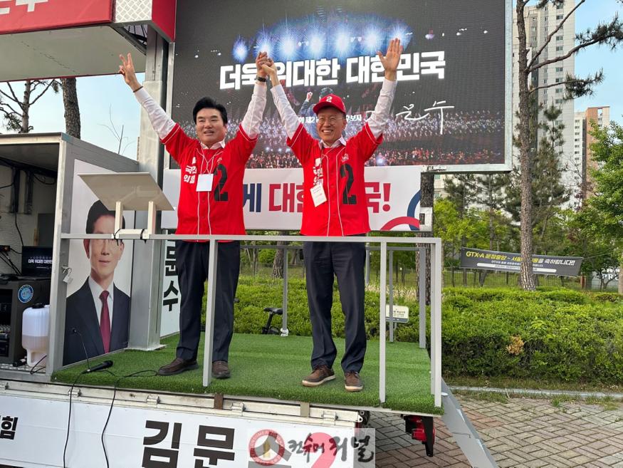원유철 대표와 박용호 위원장.jpg