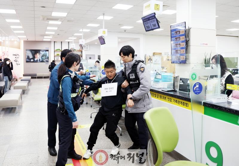 1. 파주시 악성민원 대응강화 중점 추진_민원실 비상상황 대비 모의훈련.jpg