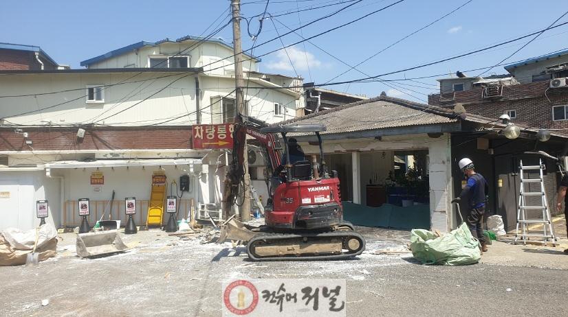 1. 파주시, 성매매집결지 내 영업업소 9차 행정대집행 단행…영업 전면 폐쇄_대집행 사진 (1).jpg